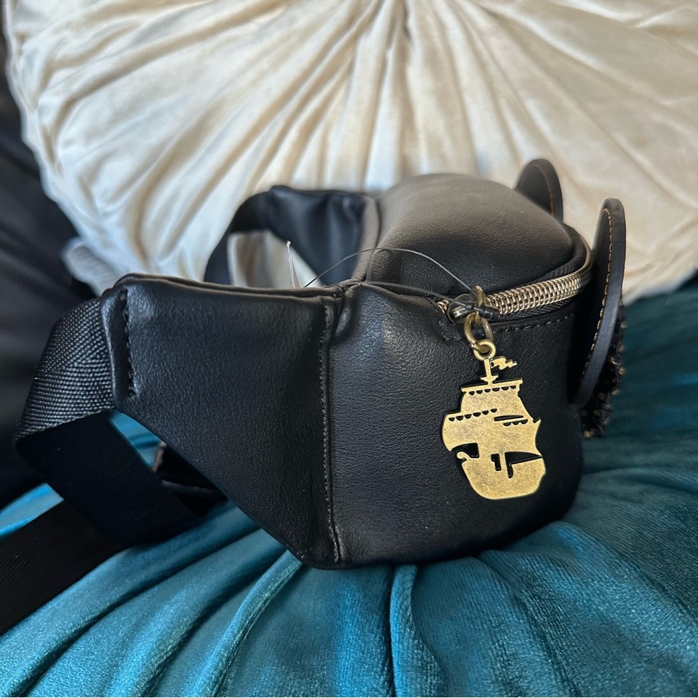 Disney Minnie Mouse Pirates of the Caribbean Loungefly Fanny Pack/Belt Bag: NWT - Picture 9 of 13
